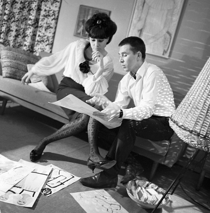 Hudozhnik-modeler-Vyacheslav-Zaytsev-i-manekenshhitsa-Regina-Zbarskaya.jpg Hudozhnik-modeler-Vyacheslav-Zaytsev-i-manekenshhitsa-Regina-Zbarskaya.jpg